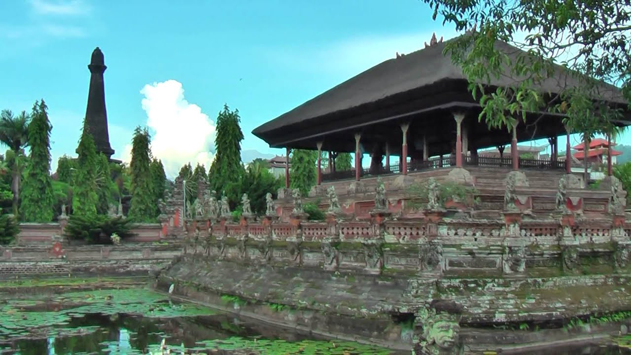  Klungkung  Palace or Puri Agung Semarapura  is a historical 