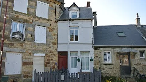 @SuzanneinFrance - SIF - 001530 - Pretty village h...