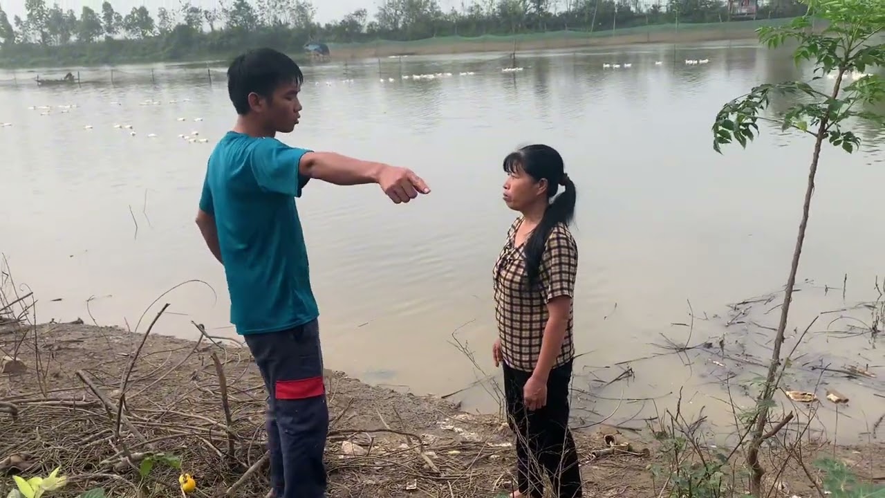 Mụ Phượng to gan giám đến động vào vịt của thắng.bị dã không trượt phát nào 