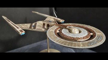 Polar Lights 1-2500 USS Discovery