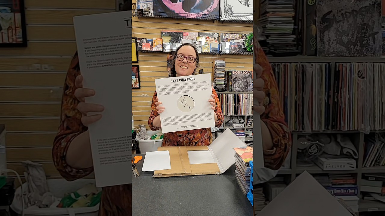 Распаковка сюрприза от Virgin Music! Тестовый тираж Joji в музыкальном магазине Spin Me Round 😱🎶