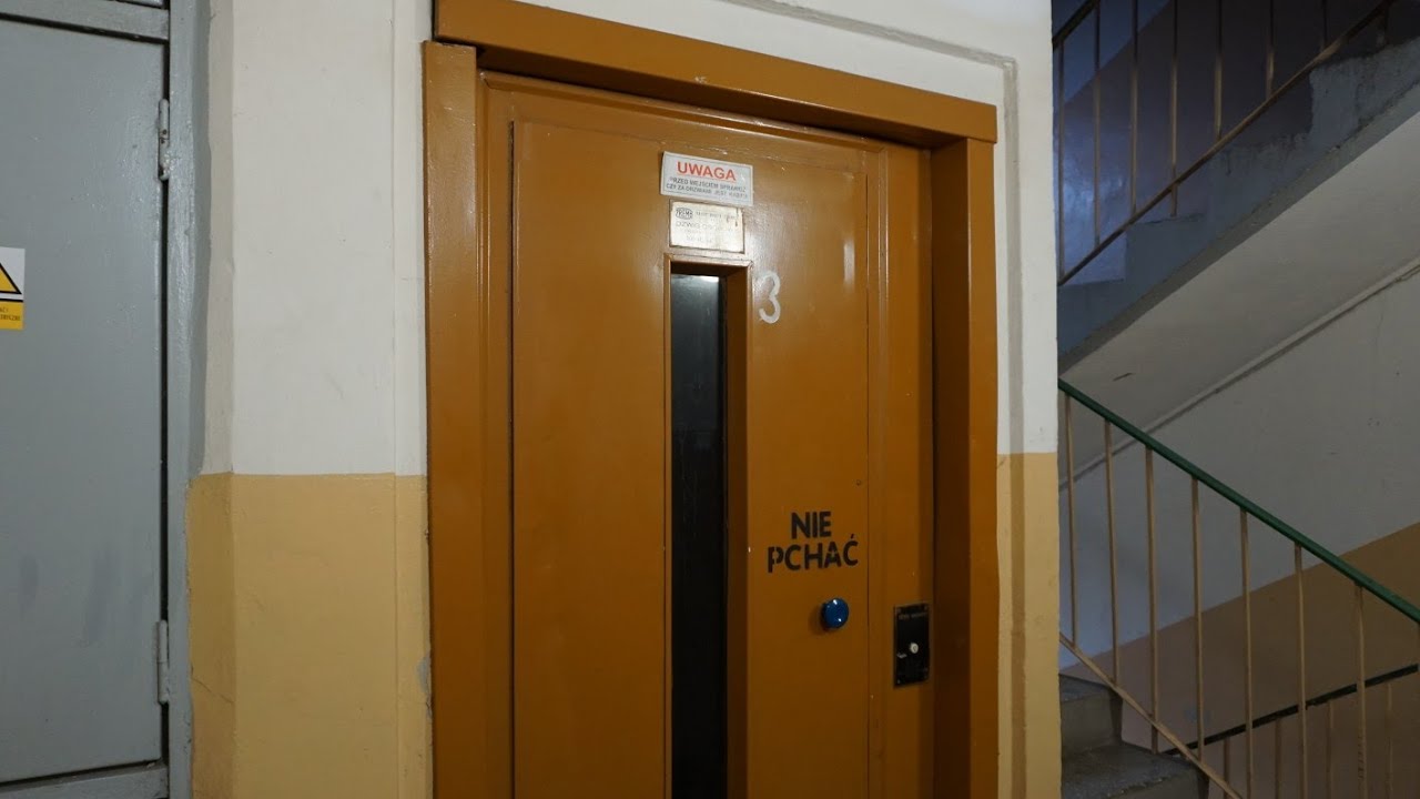 1975 ZREMB traction elevator @Ul. Hirszfelda Ludwika 5, Wałbrzych, Poland