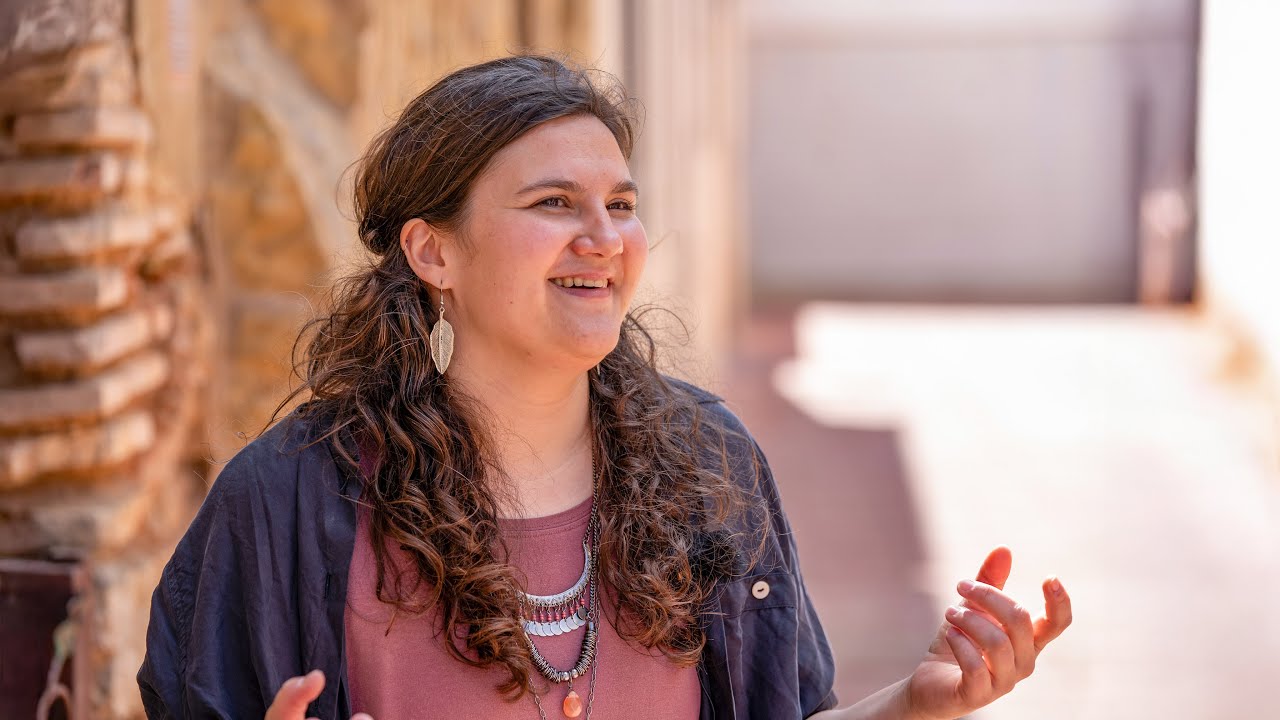 Mening eshagimdagi sikim HD formatda osiyolik ayol bilan jinsiy aloqa