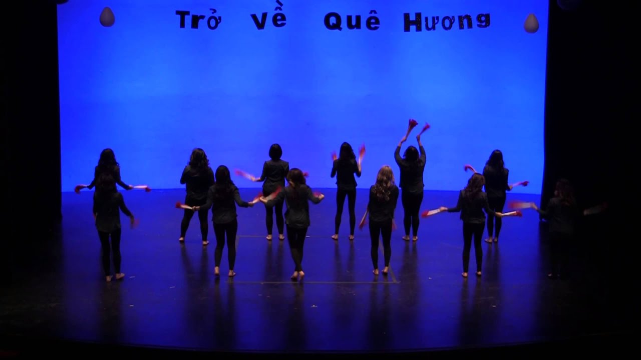 Dem Viet Nam 2015: Fan Dance