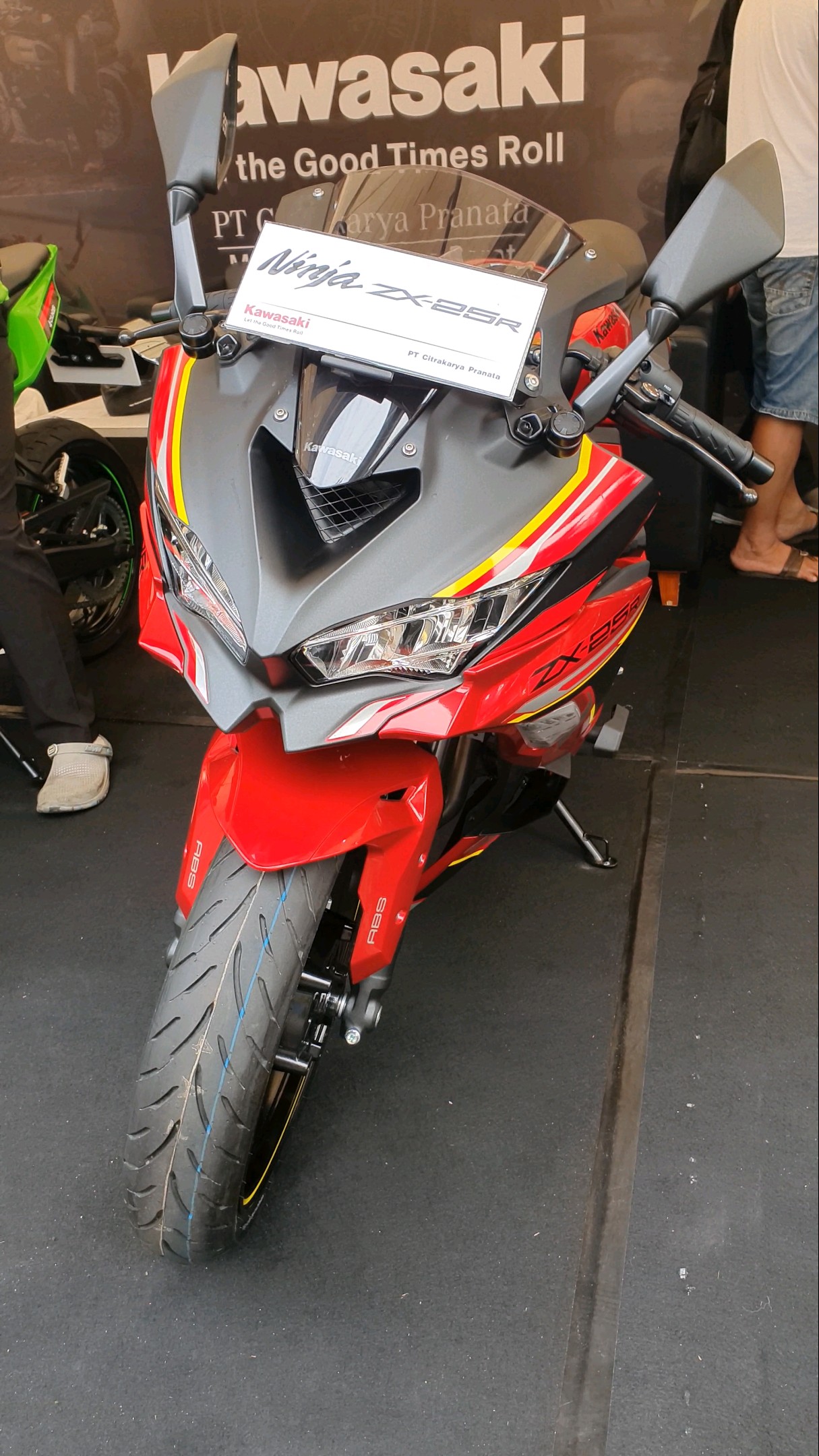 New Kawasaki Ninja ZX-25R ABS SE Candy Persimmon Red 2024