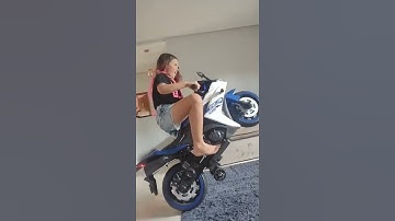 EMPINANDO MOTO. TurmaDaLuana. #shorts #foryou #moto #trilha