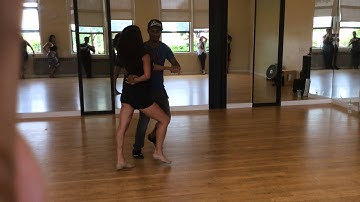 Leo e Claudia dancando Lambazouk em San Diego 2 :)