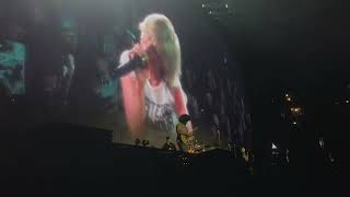 Paramore live Friends Arena - Misery business