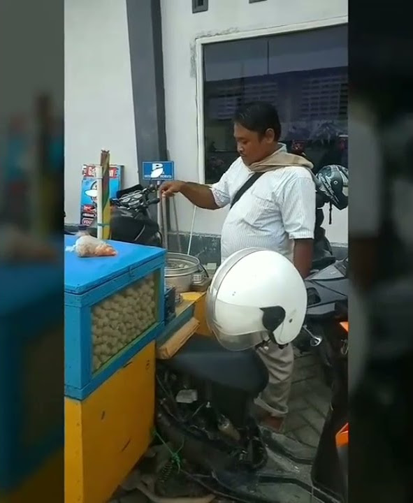 VIRAL !!!!!! Bapak Penjual Cilok (Wayahe Wayahe)