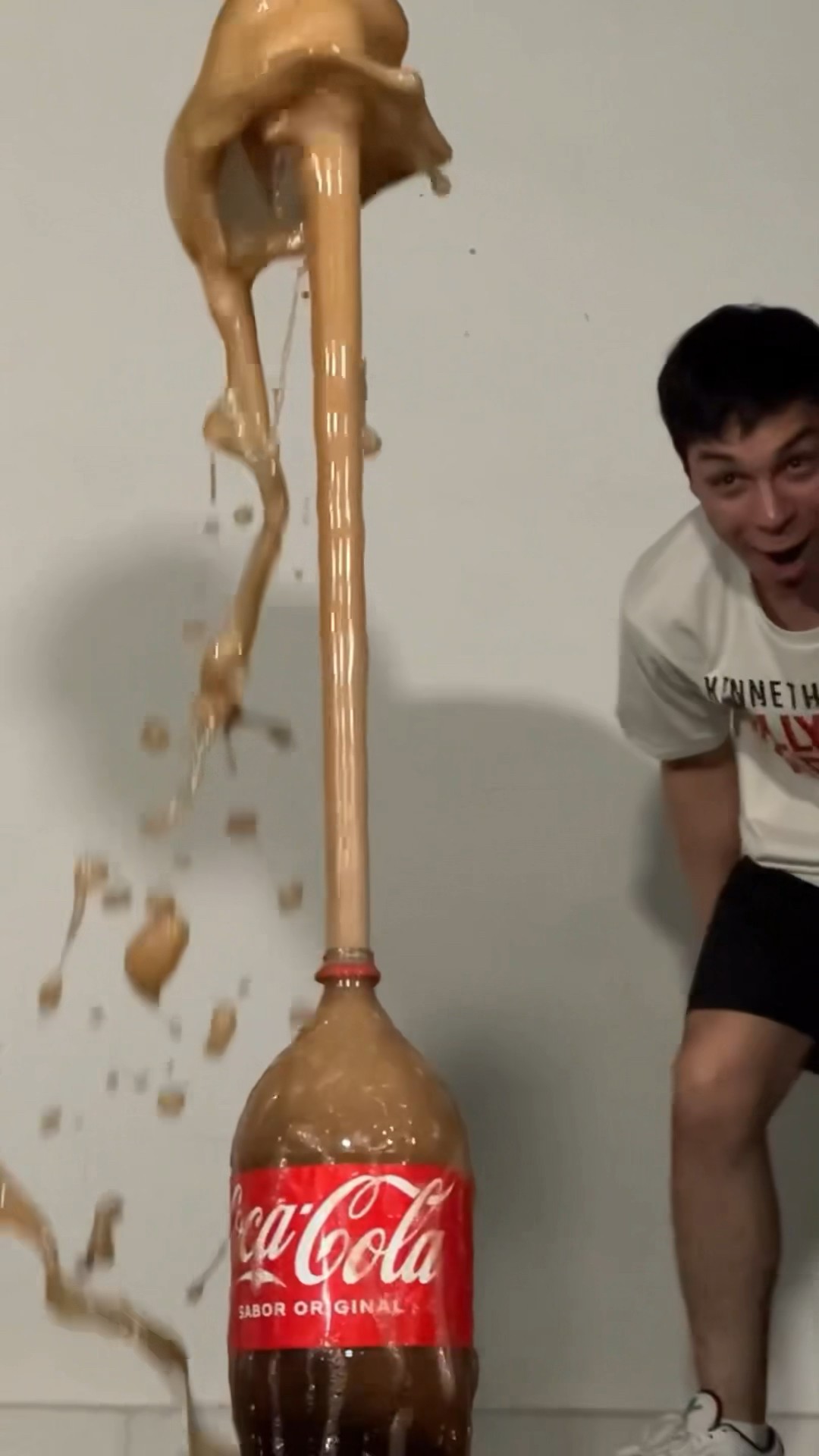 COCA COLA VS MENTOS!! ?