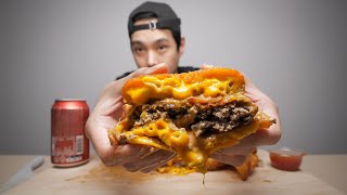 Burger With Fried Mac & Cheese As Buns