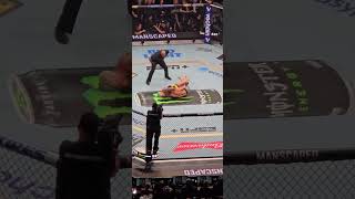 UFC 300 Arman Tsarukyan survives Charles Oliveira choke attempt Live Reaction Resimi