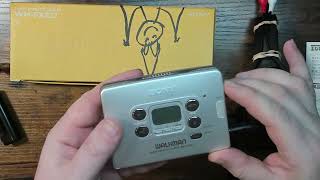 SONY WALKMAN FM/AM カセットウォークマン WM-FX822 Sony WM-FX822 Radio Cassette Player Walkman review & look inside