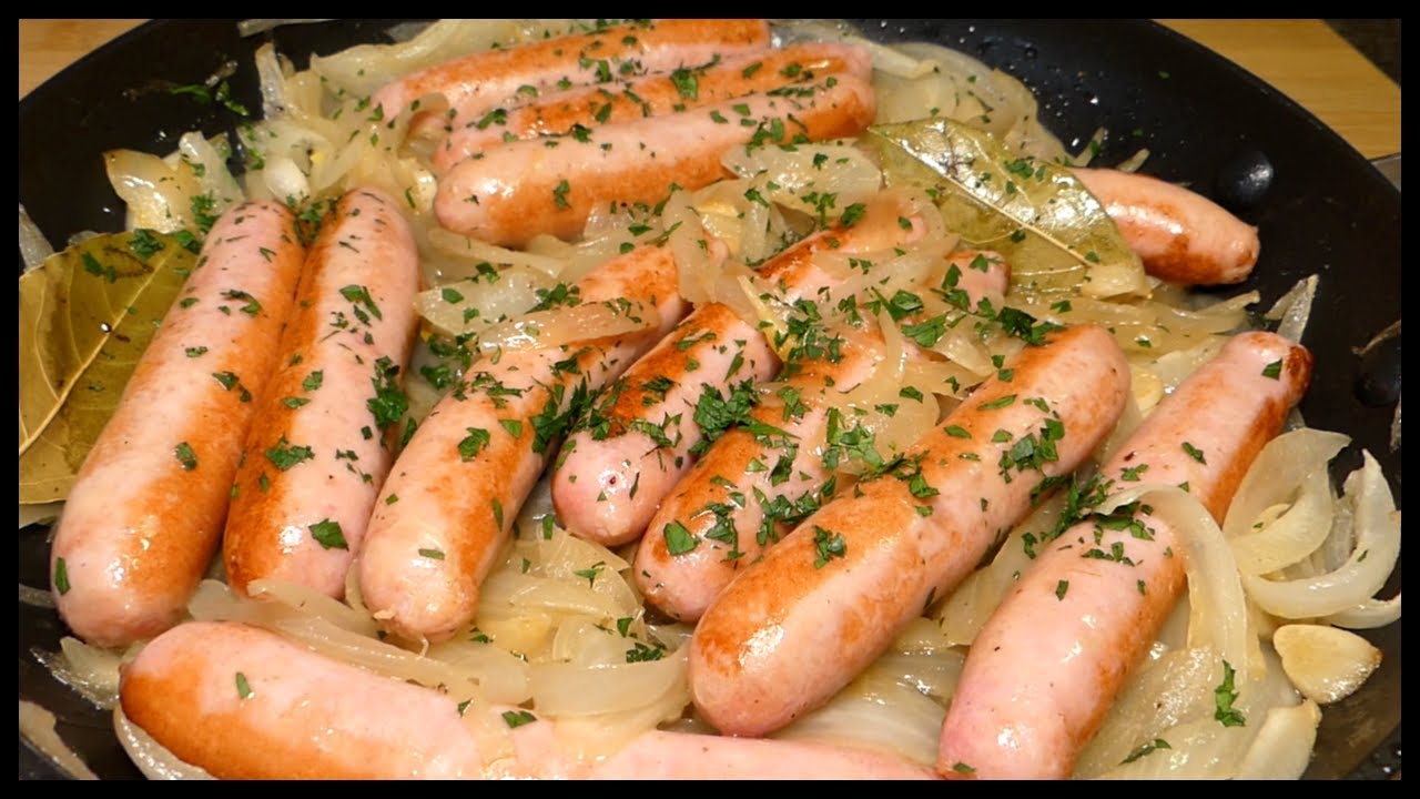 Salchichas frescas encebolladas a la sidra