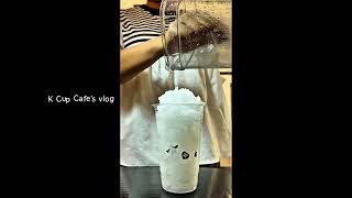 ร้านกาแฟเล็กๆ เป็นกันเอง ห้อมล้อมด้วยบรรยากาศที่ผ่อนคลาย 