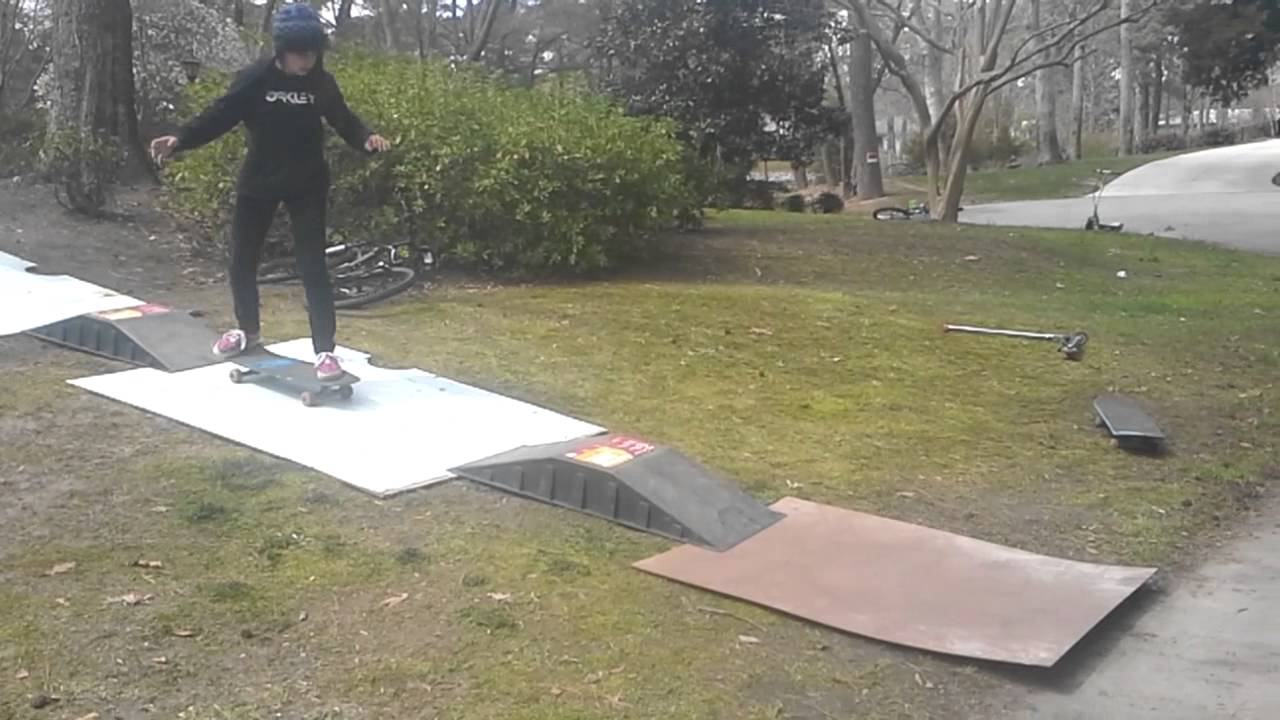 skate mini ramp