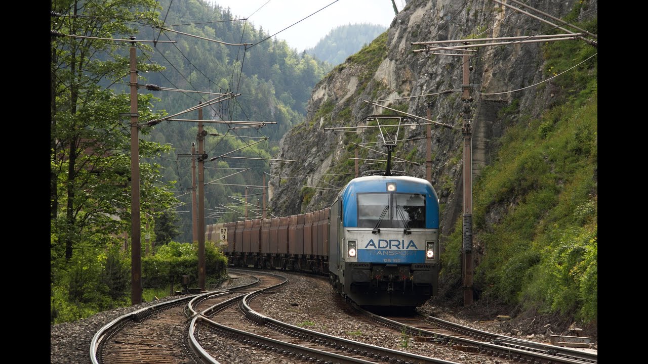 Bahnverkehr am Semmering - In den Bögen von Eichberg und Breitenstein am 29.05.13