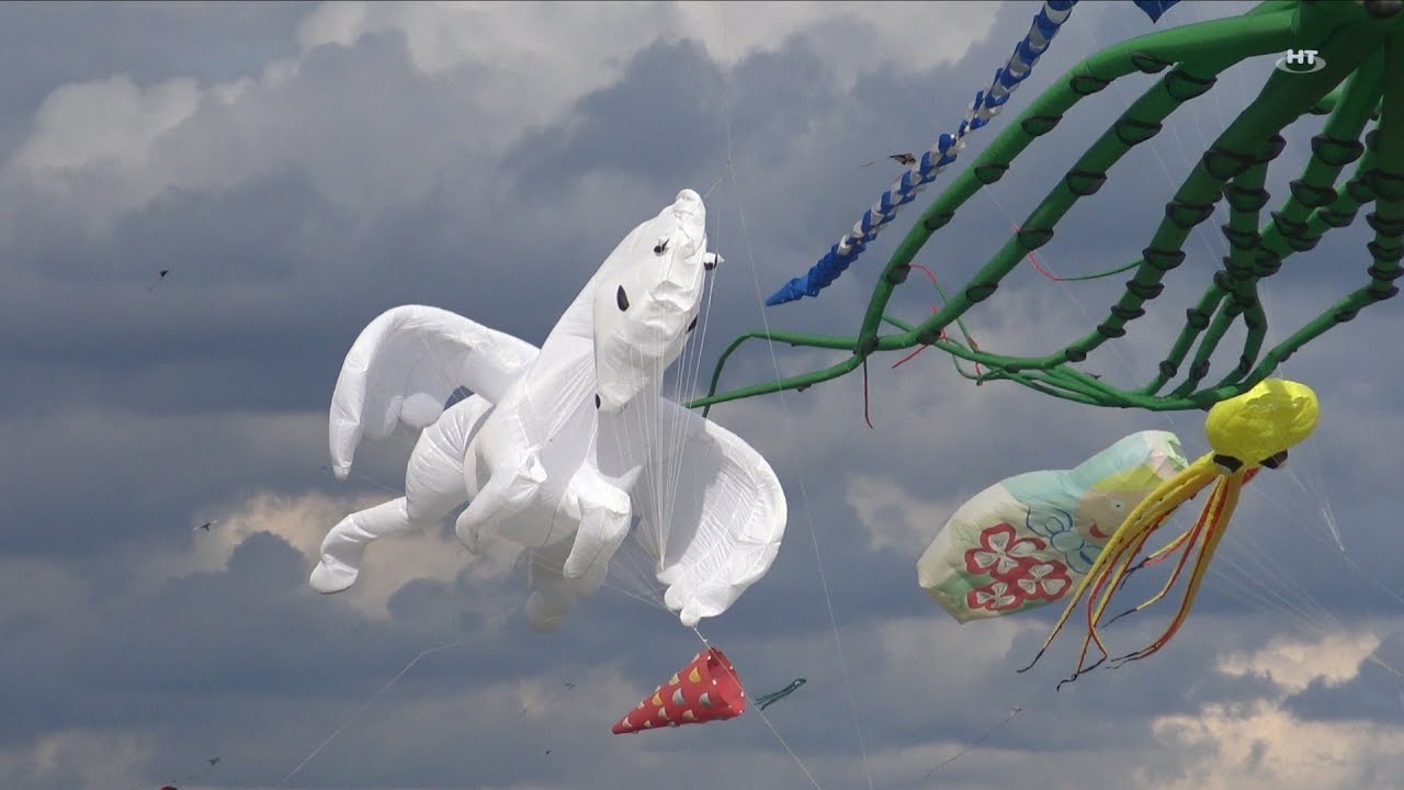 The Wind Beneath My Wings , Richard Clayderman. Giant Kite Festival
