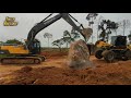 Escavadeira Ec200 Volvo e Pá Carregadeira w130b New Holland retirando pedra bruta