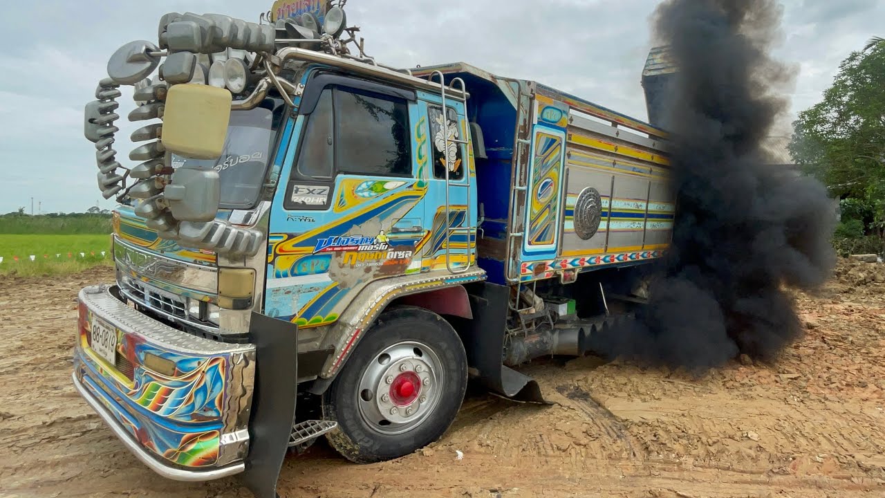 งานเข้าเจ้าร็อคกี้ แรงแค่ไหนก็เอาไม่อยู่ ฝนก็ตกแบคโฮก็เสียต้องถอดกันชนออกกันเลย