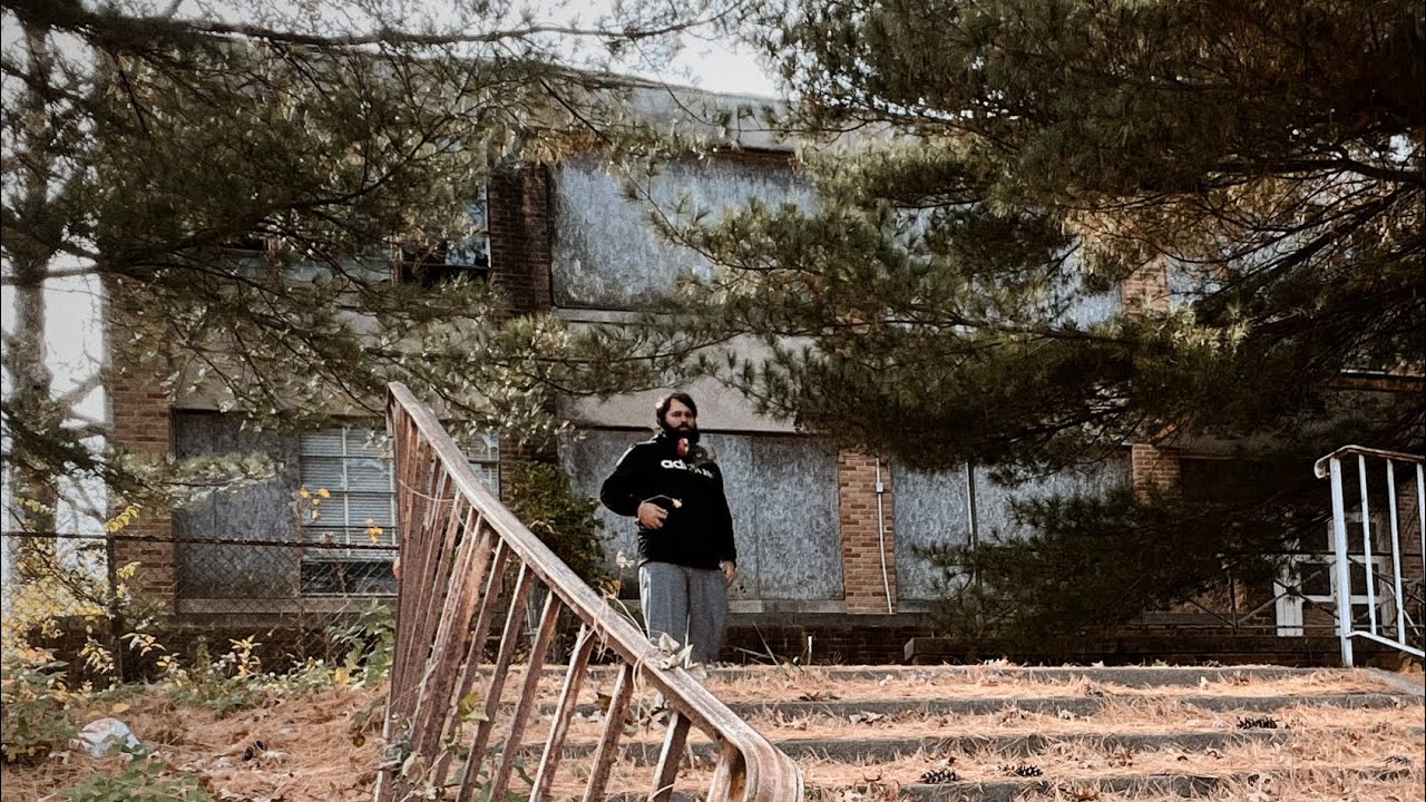 Found Vintage GE Kitchen! Urbex Abandoned School Andrew had an Encounter with a Ghost!