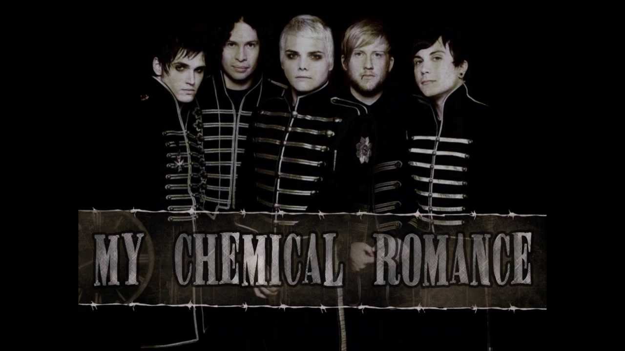 My chemical romance dead. My Chemical Romance 2002. Май Кемикал романс 2001. My Chemical Romance 2002 фото. My Chemical Romance Black Parade.