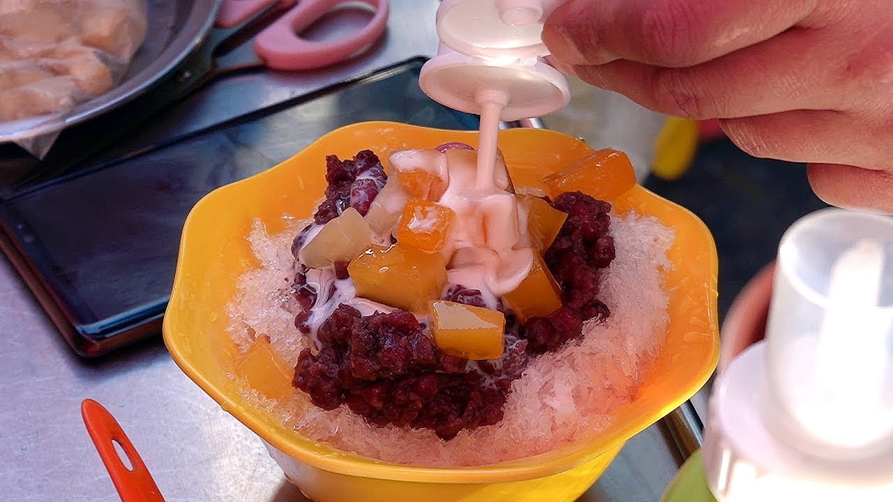 Shaved Ice with Sweet Red Bean (Patbingsu) - Korean Street Food - YouTube