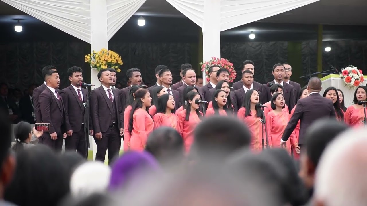 Iaid da Jingngeit... Standing Choir Jingiaseng Samla KJP Synod at Moolang