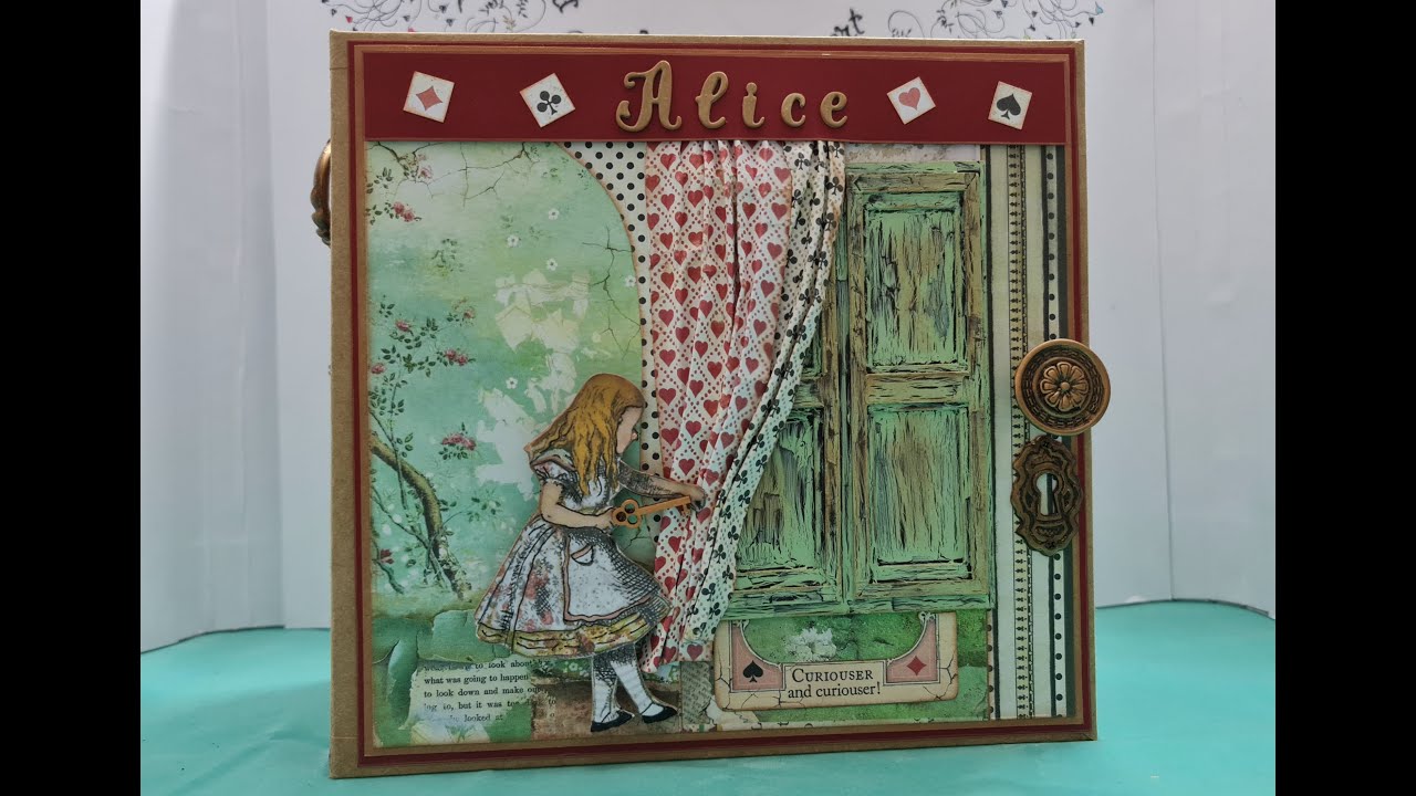 Album photo Alice in wonderland .SCRAPBOOKING .