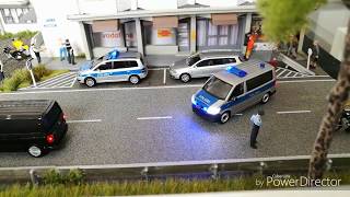 Polizei/Police Diorama - Scale1:87 H0 - Herpa & Wiking: VW Passat,Touran,T6