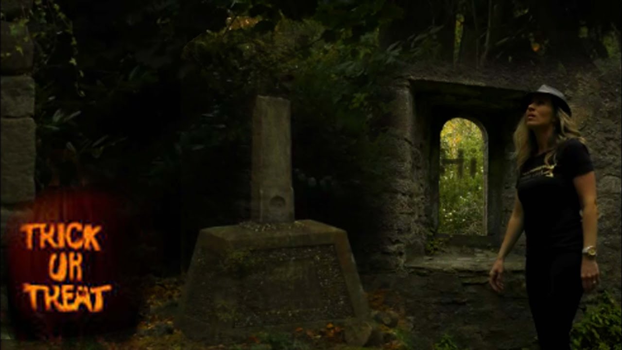 girls like you Happy Halloween a very scary Halloween video