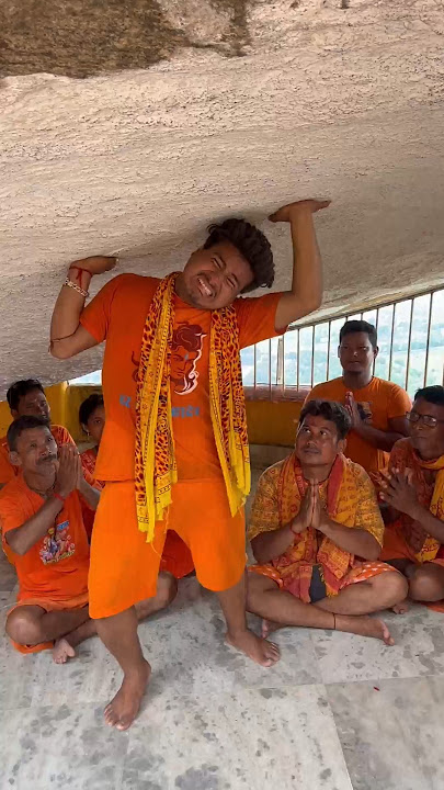 Pahar Ko Utha Raha Tha 🙄😂😁 #funny #viral#shorts