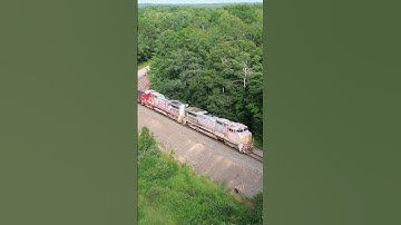 (DRONE VIEW) Crusty & Faded B40-8W Warbonnet Leader #shorts