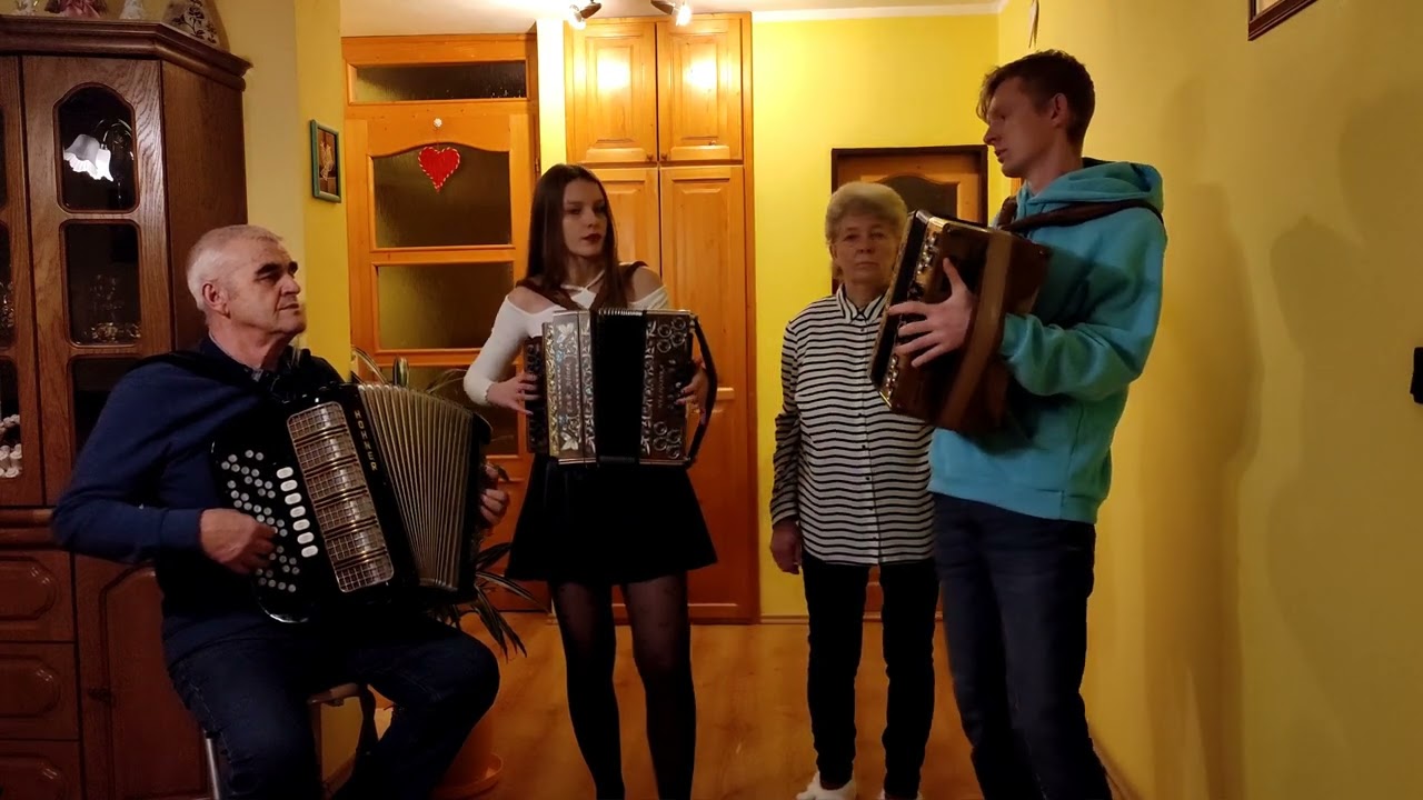 Poliakovci + starká Evka a starký Ondrej – Tie ružičky, také pekné biele