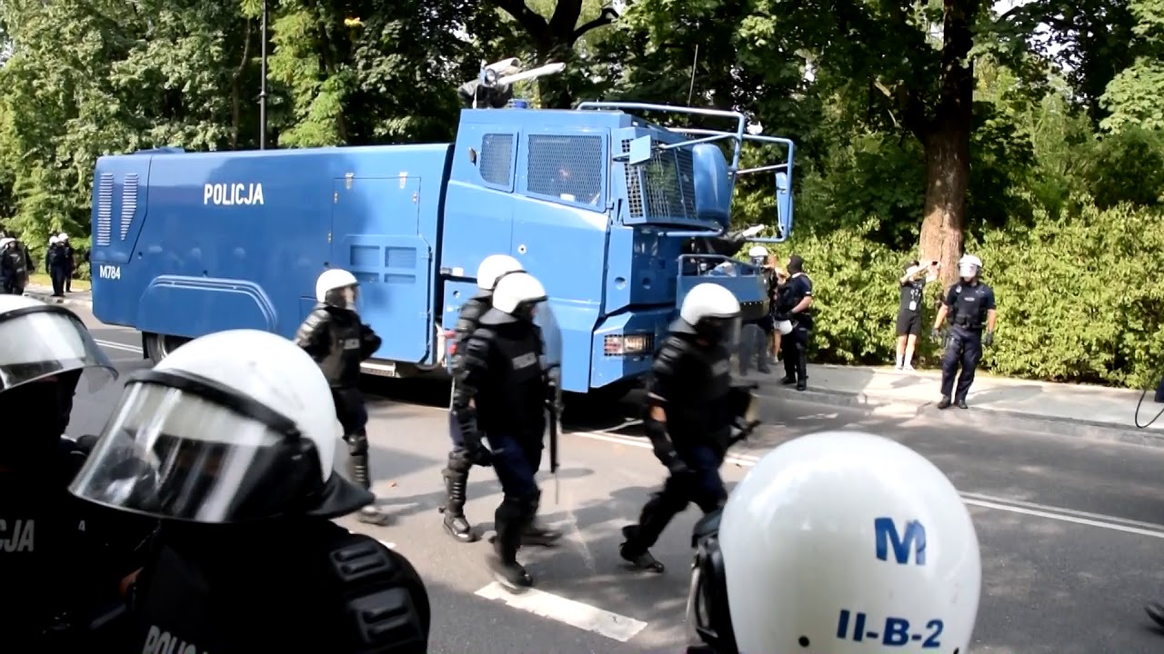 Marsz Równości 2019 w Białymstoku. Kibice blokowali zgromadzenie [BEZ CENZURY]