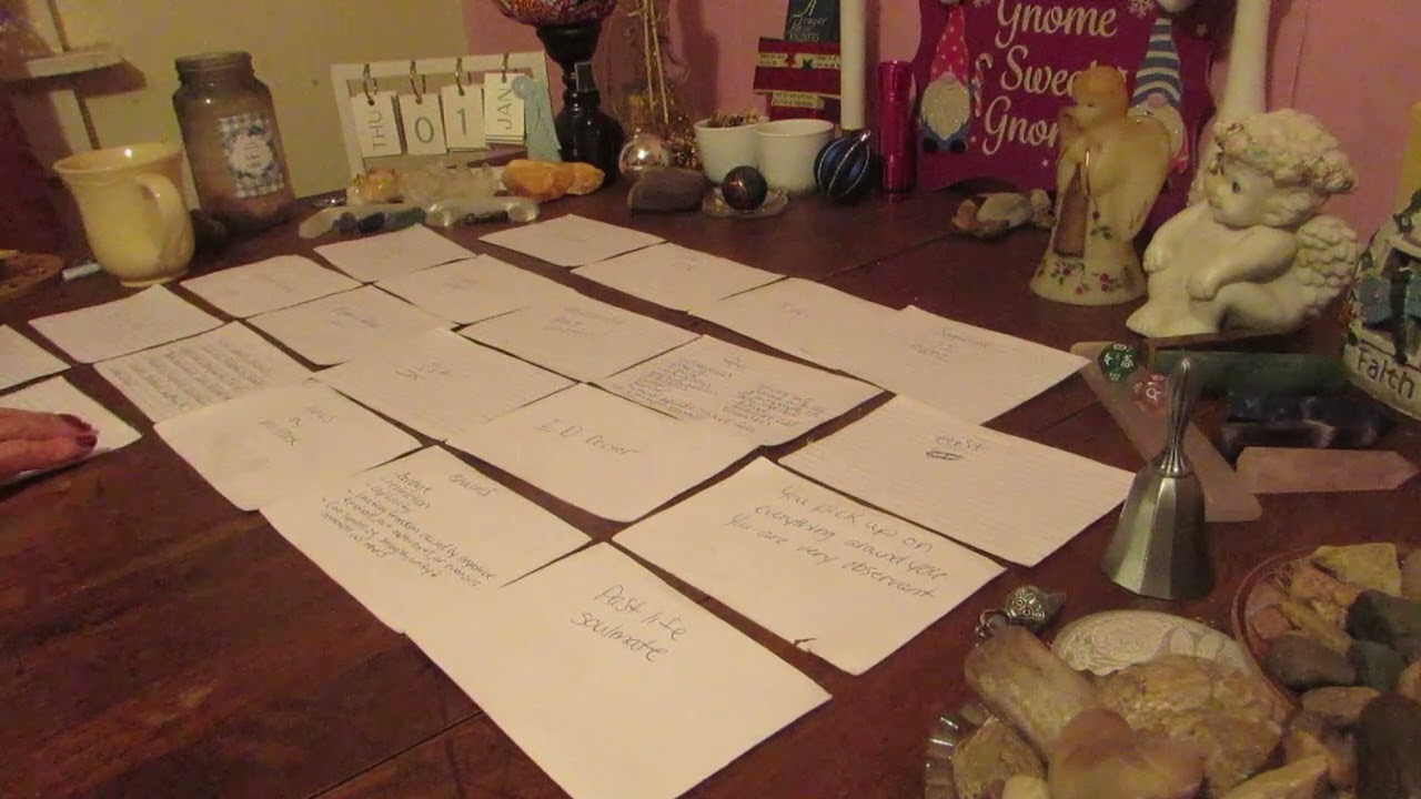 Подглядывающий у окна на подъездной дорожке/Кровь ведьмы/Неизвестный заповедник/Предки и ангелы в...