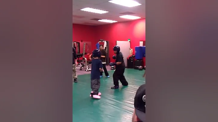 Qik - Derek sparring by Annette Kavanaugh
