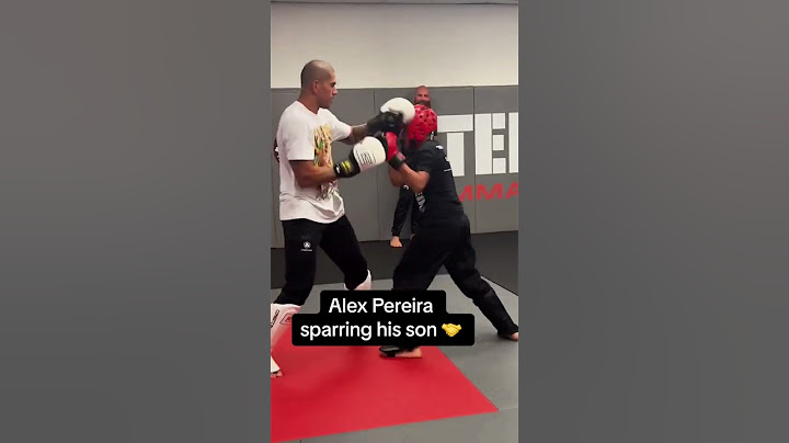 Pereira spars with his son (via alexpoatanpereira/IG)