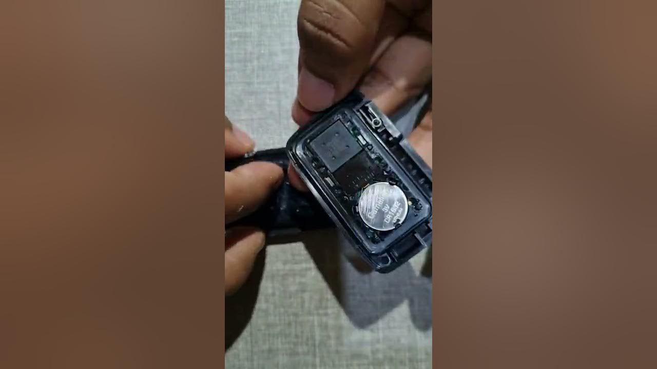 Toyota remote battery replacement tutorial - YouTube