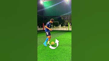 Learn this easy and simple flick-up by Messi & Ronaldinho!⚽️🥶 #shorts #football #soccer #ytshorts