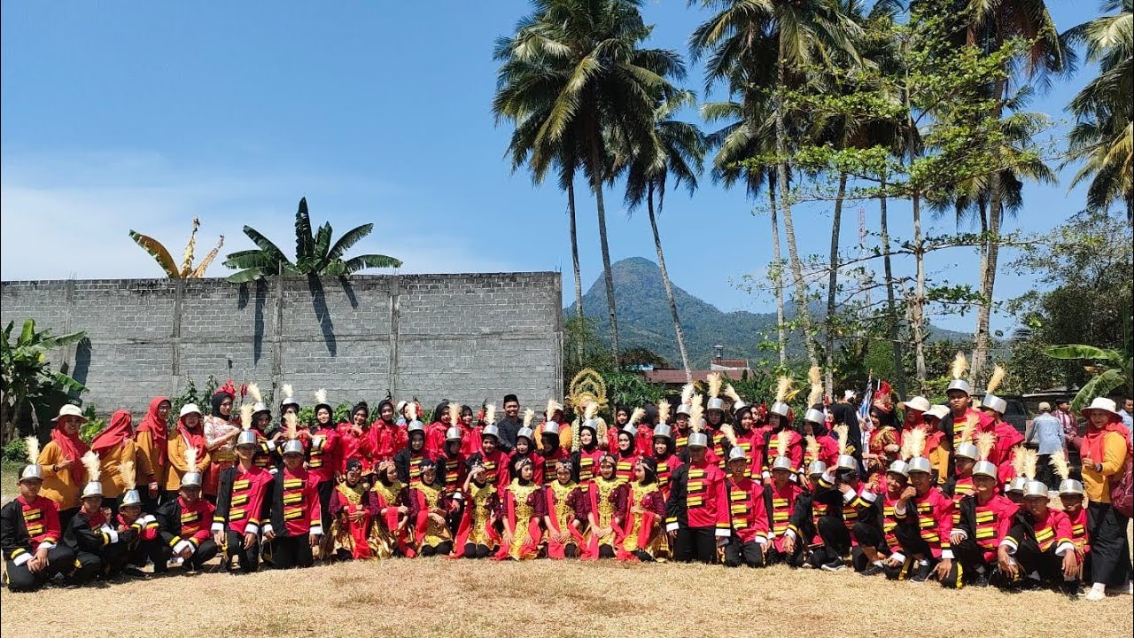 Tampilan MTs N 2Trenggalek di Parade Drumband Kampak
