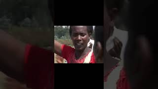 Video ya kera mu 2001 ya Nina Gakwisi n’ Itorero Indatwa ahari Komini Mutura babyina #Ikinyemera