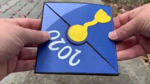 Graduation Circle Twist Pop Up Card Preview