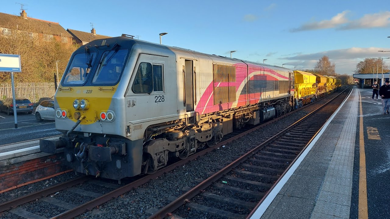 Irish Rail 201 Class loco 228 running Light Engine & working the Ballest Train. 16/11/25