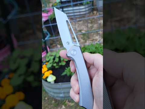 Gecko Customz - Pictus XL, Micro milled stonewash scales, S90v vertical belt satin blade.