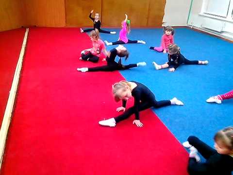 Растягиваем шпагат - дети 3-5 лет