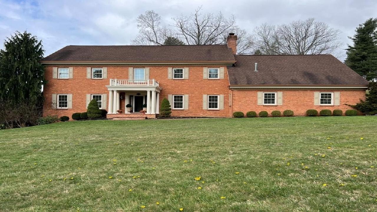 244 LEE AVENUE, BECKLEY, WV Presented by Betty J. Moore & Associates