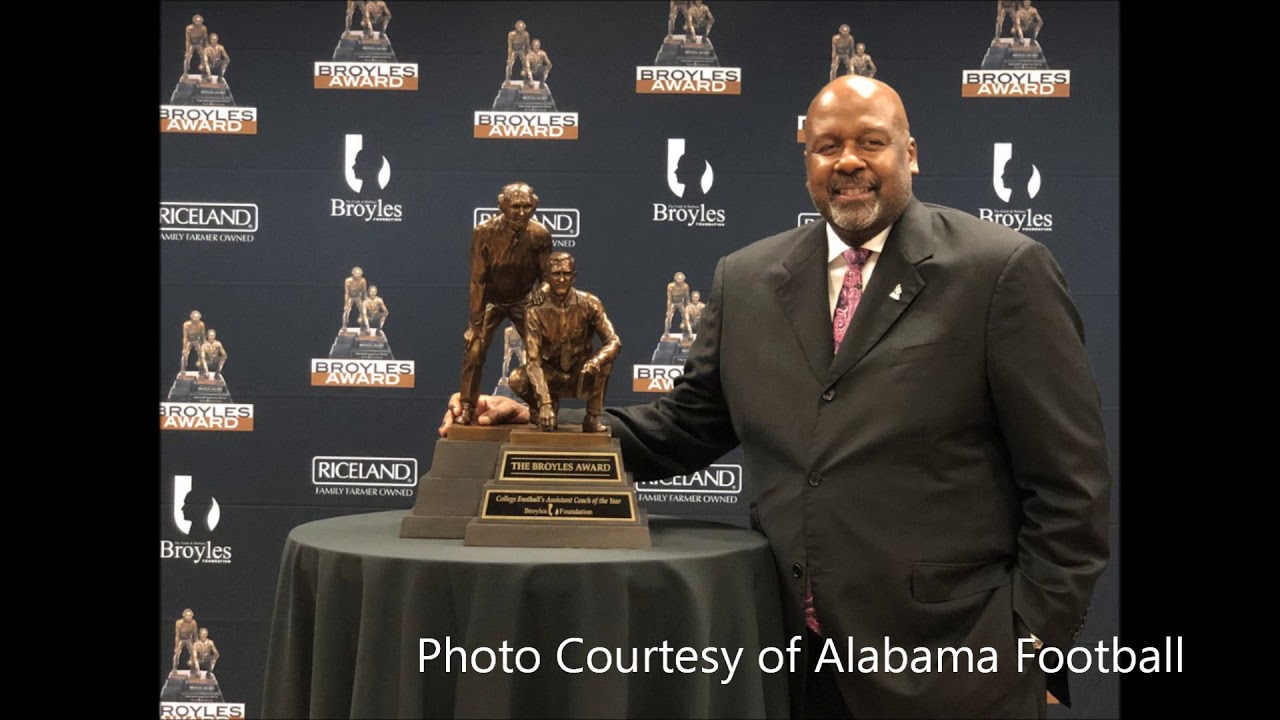 David Bazzel on Alabama's Mike Locksley Winning the Frank Broyles Award - YouTube