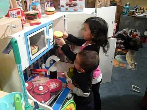 melissa and doug deluxe kitchen