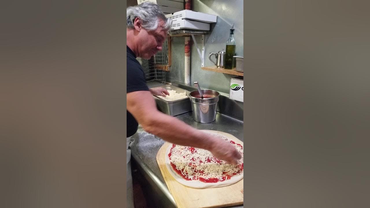 Pizza Amore / Italian Kitchen Carlstadt NJ, thinny thin crispy Piizza w